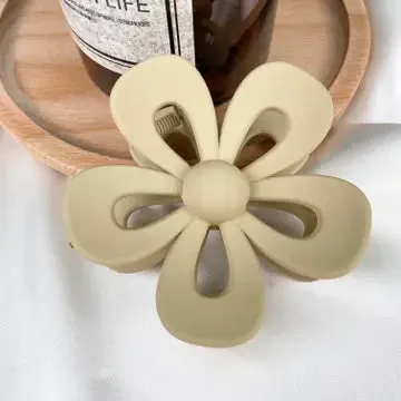 Cutout Flower Hair Claw